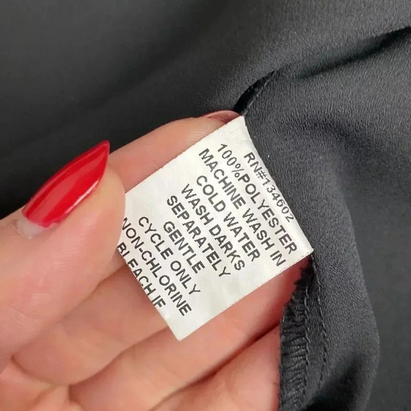 SOY Shine On You Sleeveless Black White Trimmed Cross Back Straps Blouse Size M - Picture 8 of 11